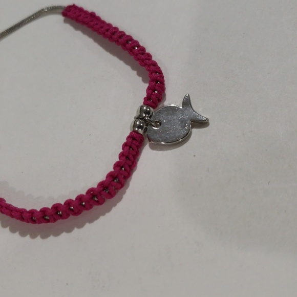 ๐  Silver tone & Pink Braided Adjust. Bracelet with Fish Charm โ Boho & Cute! ๐ - Picture 4 of 8